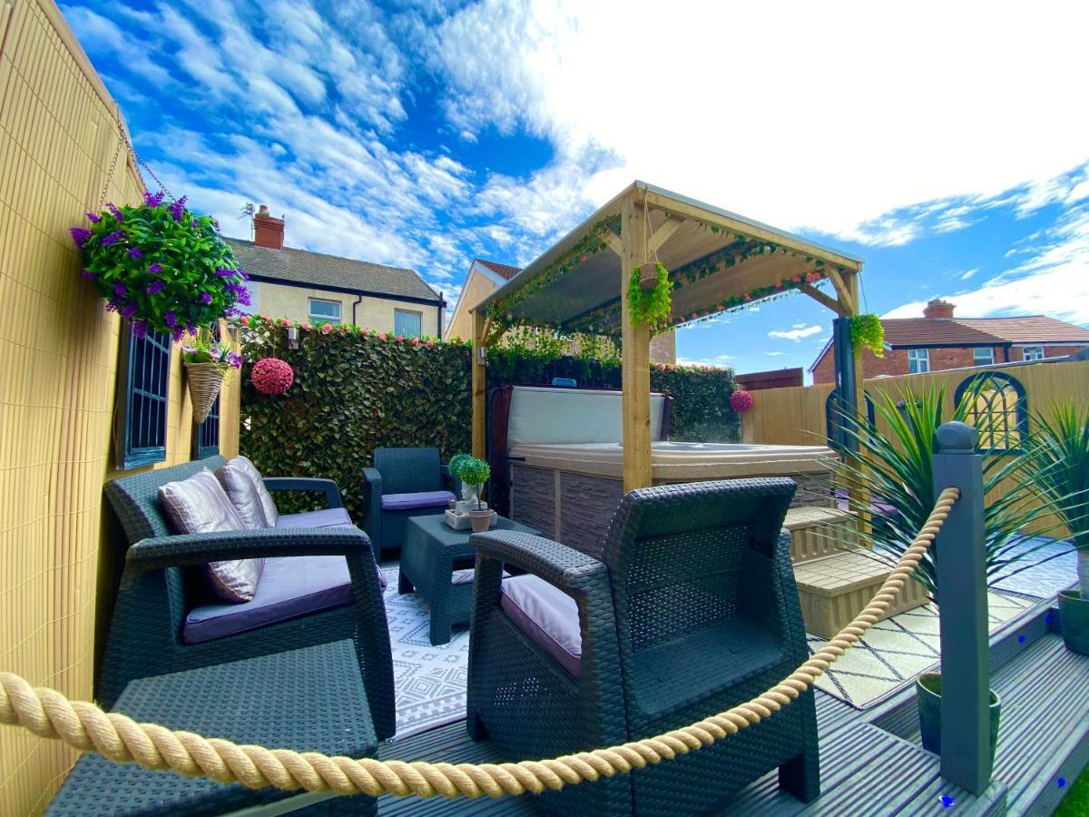New…The Hottub House Blackpool Pleasure Beach Exterior photo
